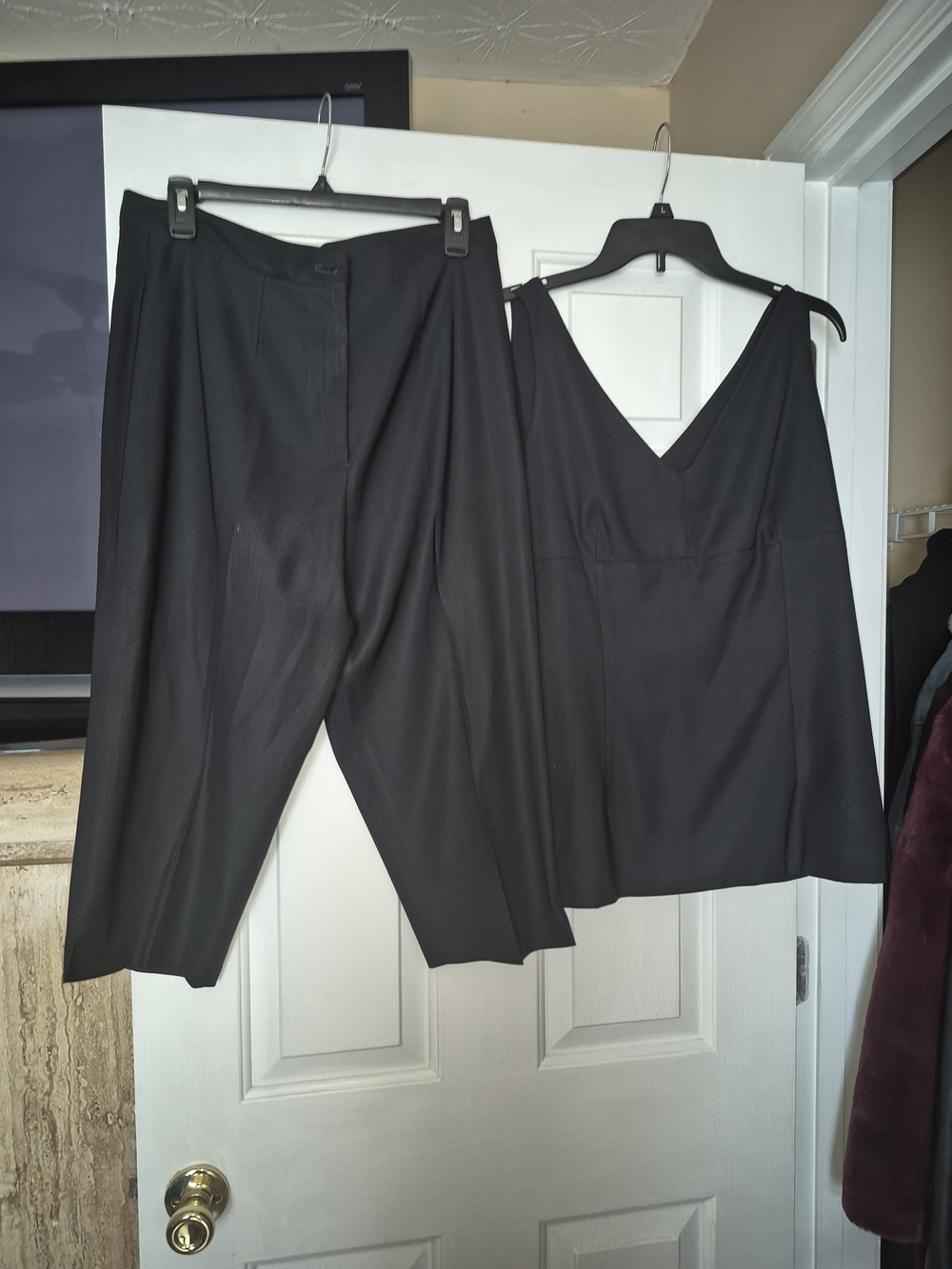 Women's Black Two-Piece Jumpsuit Set - V-Neck Top & Wide-Leg Trousers